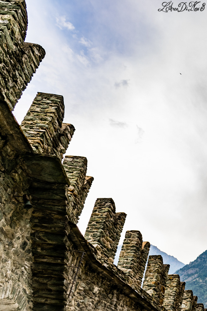 Castello di Fenis merlatura a coda di rondine