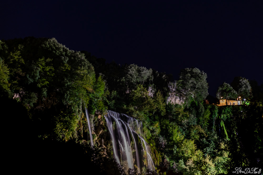 Cascata delle Marmore in notturna