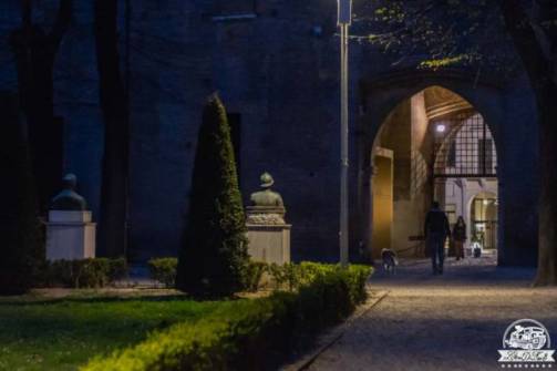 Mantova scorci serali giardini di Piazza Lega Lombarda