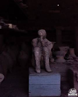 Pompei, calchi di pietra, pensatore