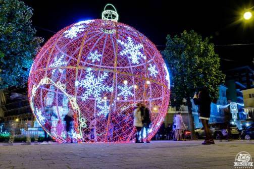 Salerno, luci d'artista, palla gigante