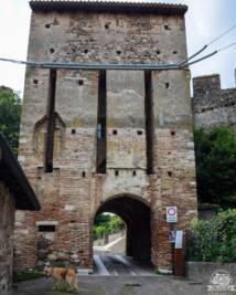 Castello di Monzambano: porta d'ingresso